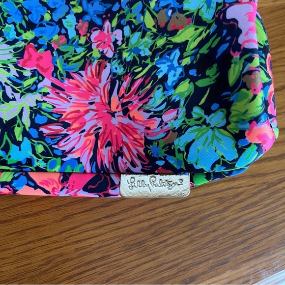 NWOT Lilly Pulitzer Wine Bag Festive Fantasy - Picture 4 of 6